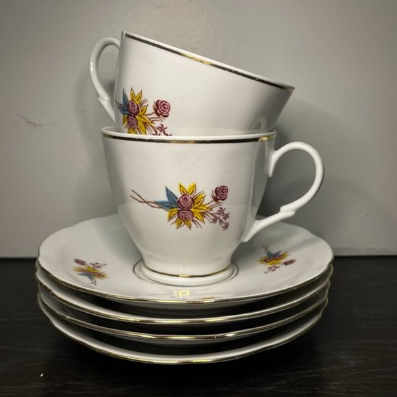 (small chips) Cmielow 2 Teacups & 4 Saucers Set - Picture 7 of 10